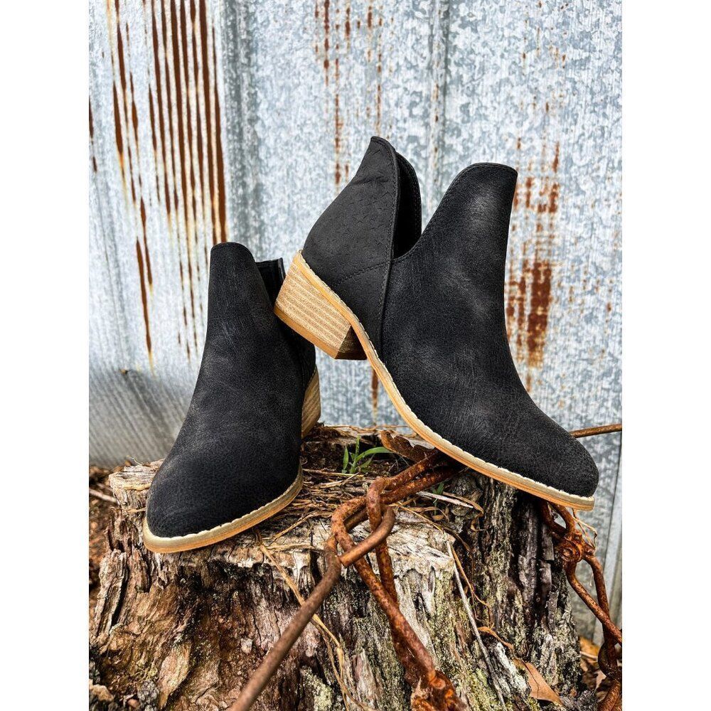 Wayland Black Stars BY‎ Corkys Size 10